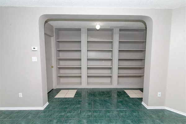 Heyerdahl Dr listing photo