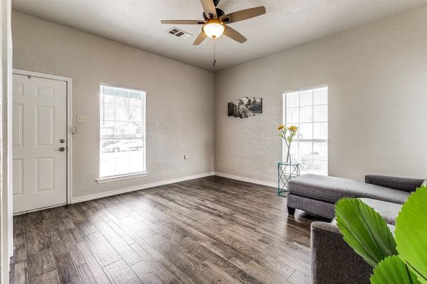 S Vernon Ave listing photo