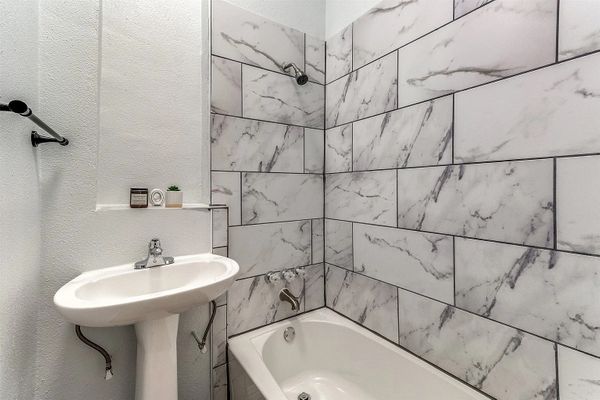 S Vernon Ave listing photo