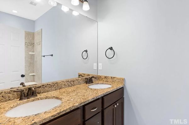 Pineland Cir, Raleigh, NC listing photo
