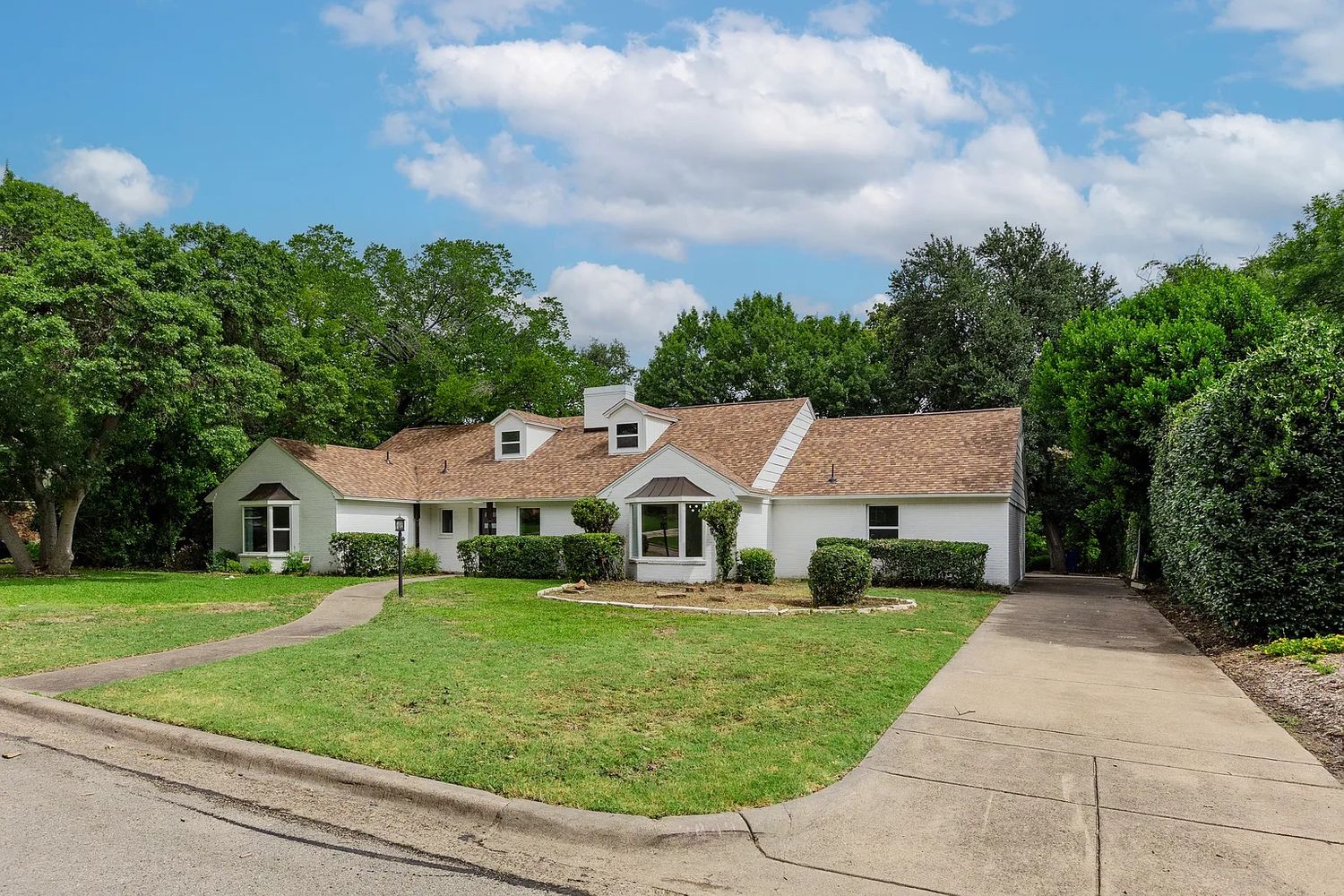 Reedcroft Dr, Farmers Branch TX 75234 on Alcove