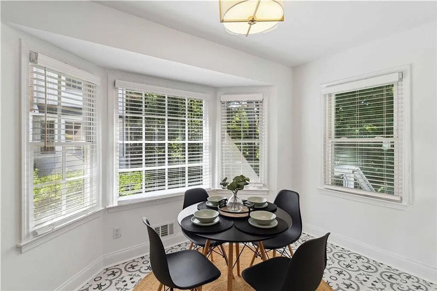 Glenwhite Dr, Duluth GA 30096 on Alcove