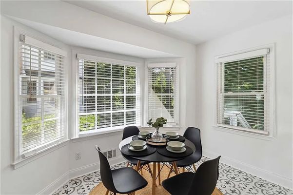 Glenwhite Dr listing photo