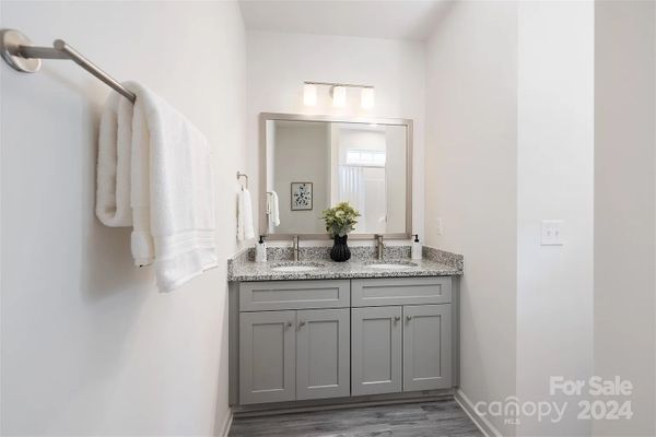 Oakwood Rd, Charlotte, NC listing photo